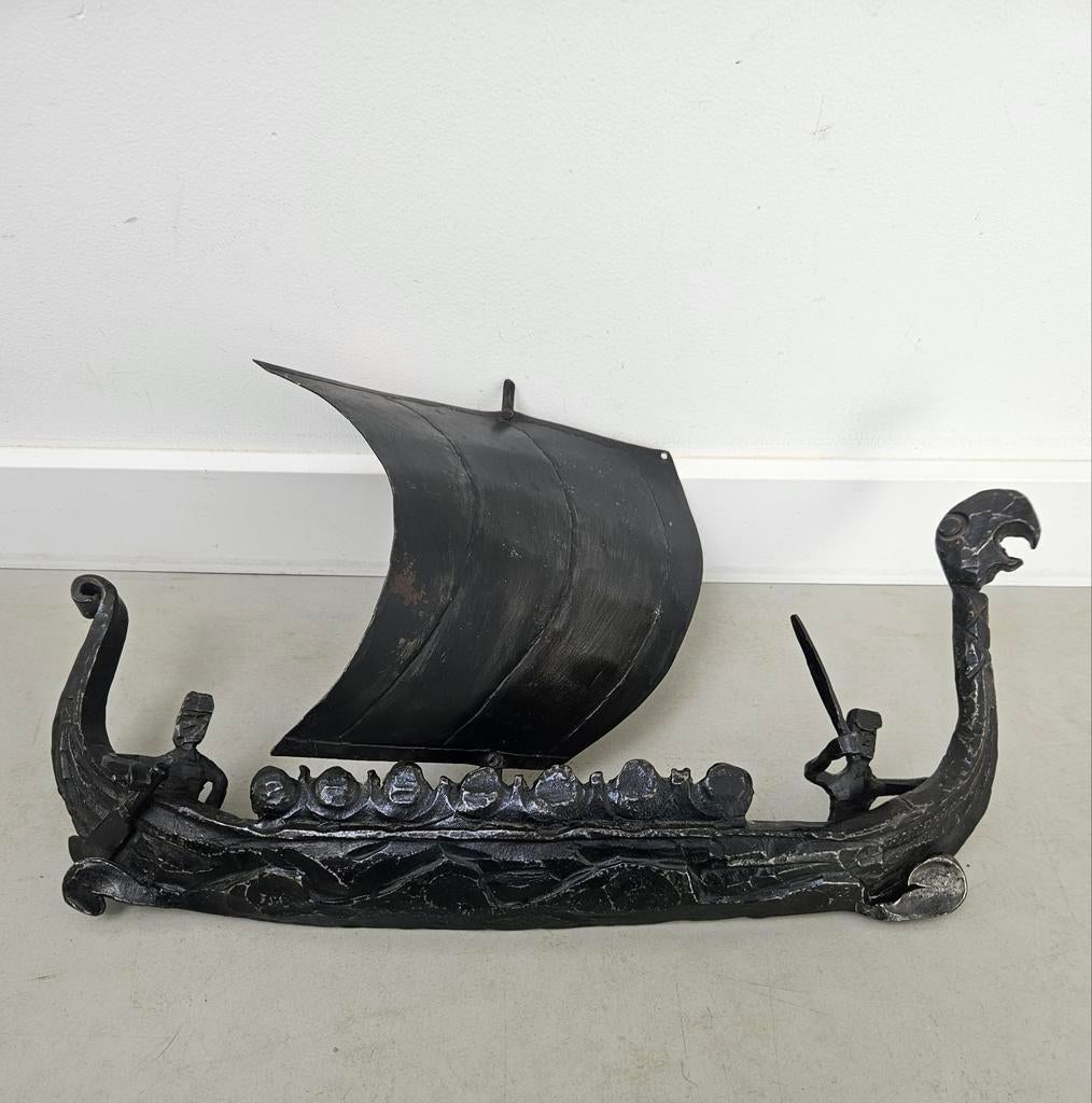 Navire viking en relief mural en fonte de Folke Matsson, Maison & Meubles, Enlèvement ou Envoi, Signé