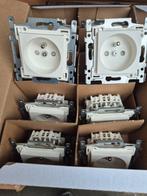 Niko stopcontact met of zonder central plaat, Ophalen, Stopcontact