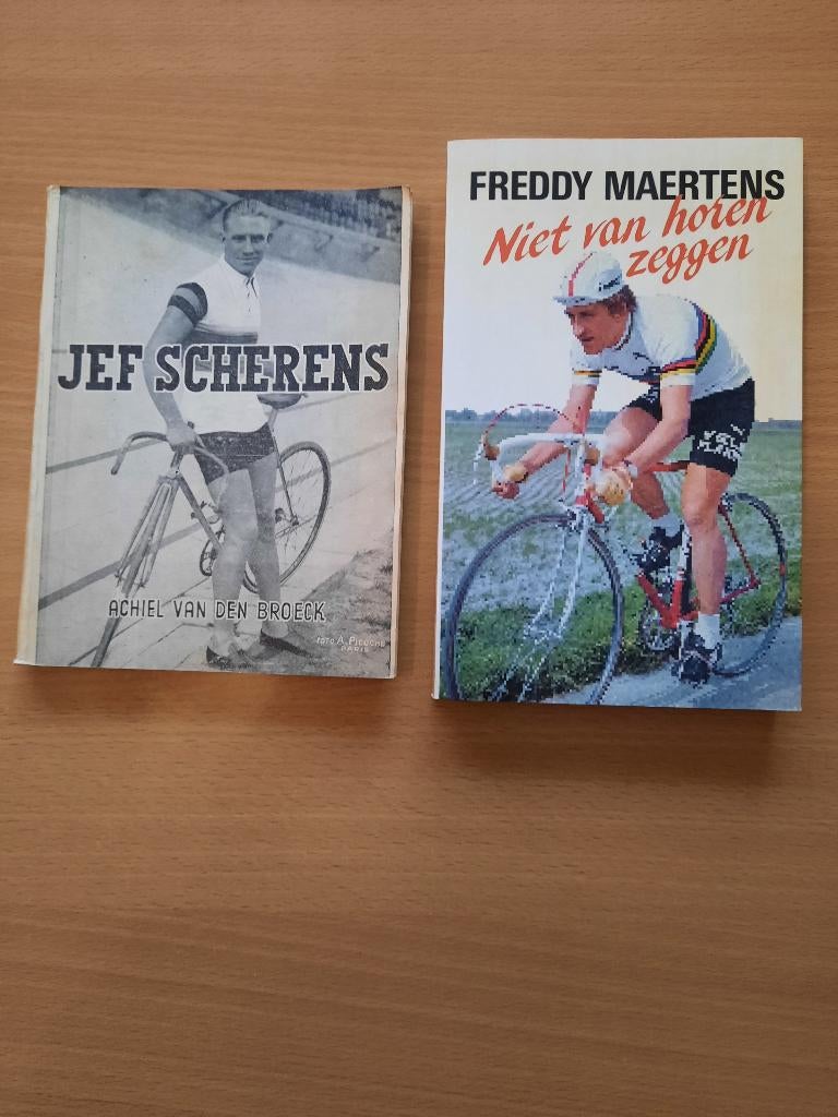 25 biographieen wielrenners(bijgev. 12 foto's).Lot à 50 euro, Ophalen of Verzenden, Zo goed als nieuw