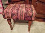 Repose pieds vintage en tissu floral Pieds en chêne, Maison & Meubles, Canapés | Repose-pieds & Poufs, Enlèvement