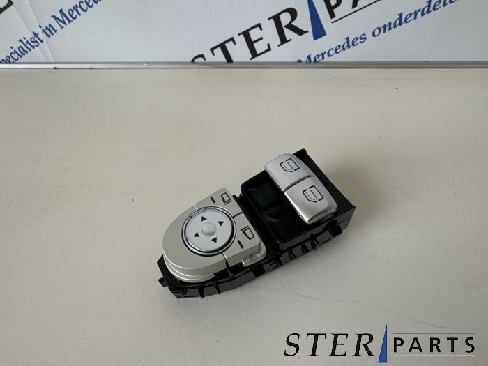 Commutateur vitre électrique d'un Mercedes Vito, Autos : Pièces & Accessoires, Tableau de bord & Interrupteurs, Mercedes-Benz