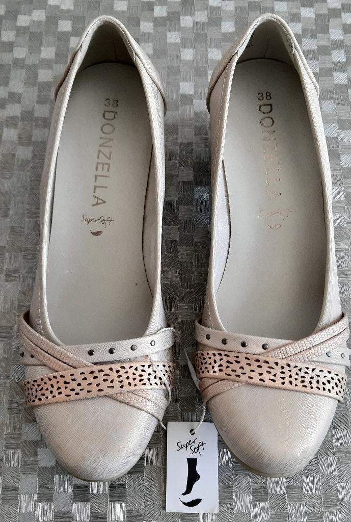 Damesschoenen aan 10 € het stuk - maat 38, Vêtements | Femmes, Chaussures, Neuf, Enlèvement ou Envoi, Autres couleurs, Autres types