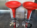 2 x tijdloze rode design barkrukken, Huis en Inrichting, Barkrukken, Ophalen, Kunststof, 60 tot 90 cm, Zo goed als nieuw