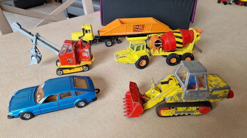 Vintage Corgi bulldozer volvo jcb crawler rover bulldozer, Hobby en Vrije tijd, Modelauto's | 1:43, Gebruikt, Overige typen, Corgi