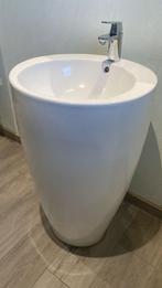 Lavabo autoportant unique en céramique blanche, Maison & Meubles, Enlèvement, Comme neuf, Lavabo ou Évier