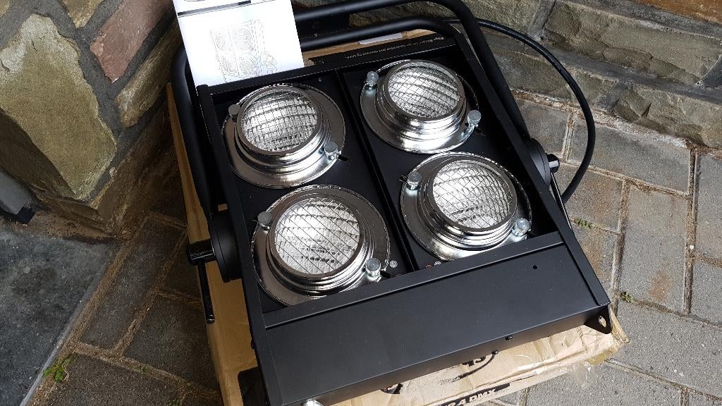 2x Showtec stage blinder 4, Enlèvement ou Envoi, Comme neuf, Lumières