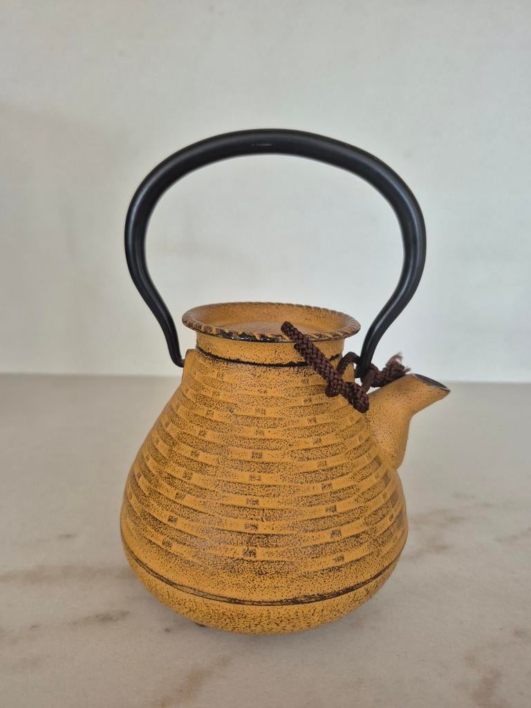 Théière japonaise en fonte Iwachu (600 ml), Maison & Meubles, Cuisine | Vaisselle, Enlèvement ou Envoi