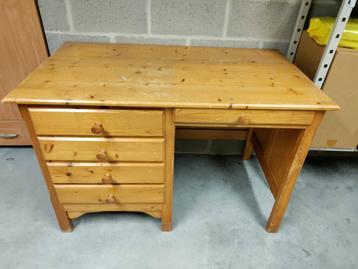 Bed + bureau + nachtkastjes beschikbaar voor biedingen