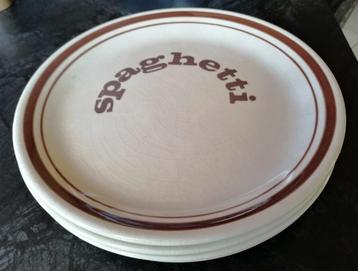 Cinq assiettes plate à spaghetti beige craquelé, Assiettes(s), Enlèvement ou Envoi, Poterie rustique, Céramique