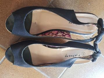 Zwarte Wedges/Platform sandalen maat 39 beschikbaar voor biedingen
