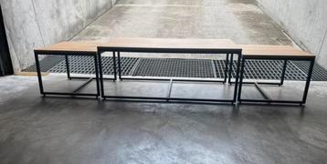 Vol eiken salontafel uit 3 delen beschikbaar voor biedingen