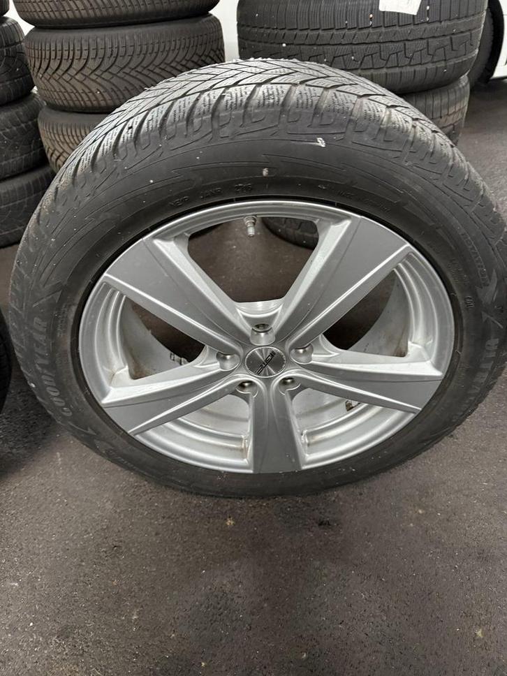Ford Kuga Goodyear winterbanden + velgen, Auto-onderdelen, Banden en Velgen, Band(en), Winterbanden, 18 inch, 235 mm, Personenwagen