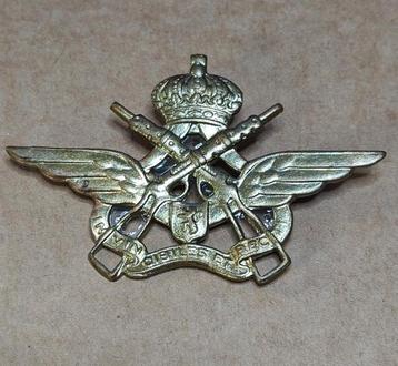 Baret embleem UDA Officieren Goudkleurig 

 beschikbaar voor biedingen