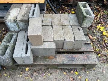 Set van beton- en argex-blokken beschikbaar voor biedingen
