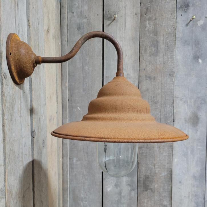 Landelijke klassieke roestige stallamp buitenlamp, Huis en Inrichting, Lampen | Wandlampen, Zo goed als nieuw, Glas, Metaal, Ophalen of Verzenden