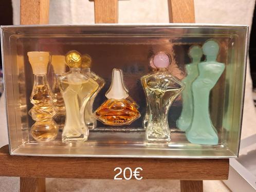 verzamelsetje miniatuur parfumflesjes Dali, Verzamelen, Parfumverzamelingen, Miniatuur, Gevuld, Ophalen of Verzenden
