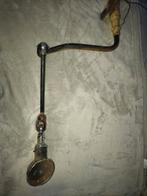 Ancienne lampe d'atelier, Enlèvement