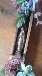 Schietpoel met mariabeeld met zijde bloemen, Ophalen