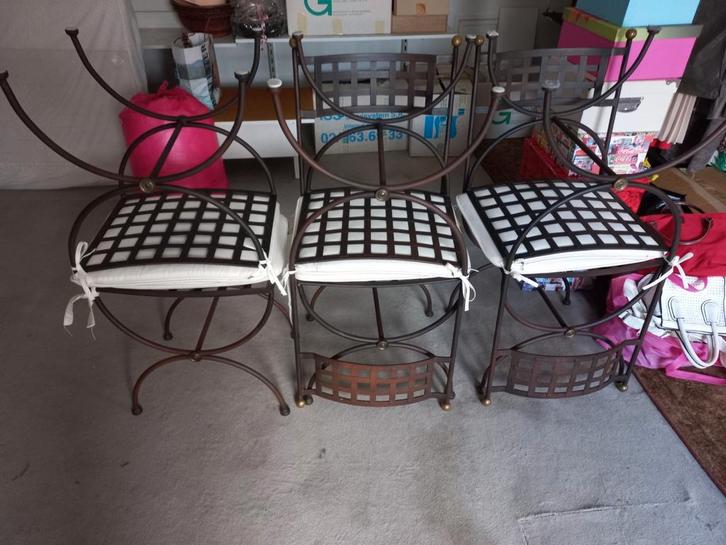Klassieke gietijzeren stoelen met kussens – complete set”, Tuin en Terras, Tuinstoelen, Gebruikt, Ophalen