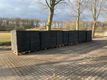 STALMATTEN / STRAAT PLATEN beschikbaar voor biedingen