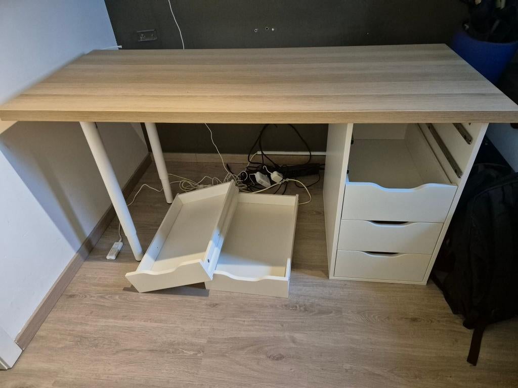 bureau blanc, Enlèvement, Comme neuf