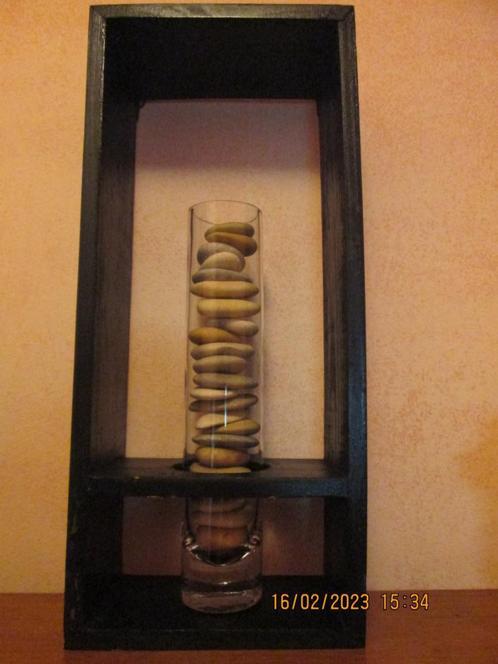Vase cylindrique et cailloux dans support noir, Huis en Inrichting, Woonaccessoires | Vazen, Zo goed als nieuw, Zwart, Minder dan 50 cm