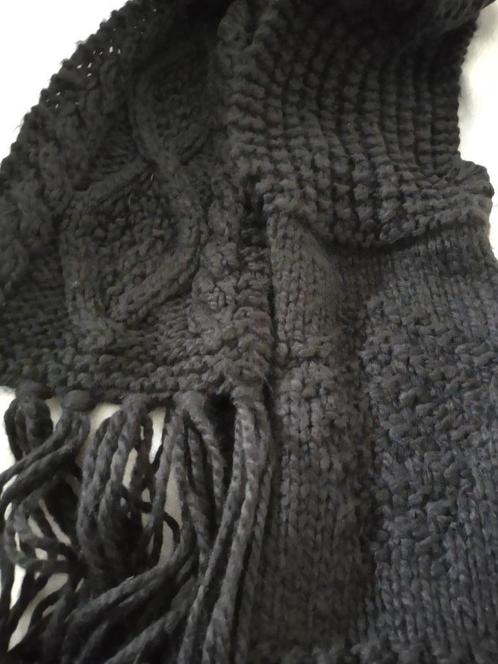 x Zwarte sjaal met franjes, Kleding | Dames, Mutsen, Sjaals en Handschoenen, Gedragen, Sjaal, Ophalen of Verzenden