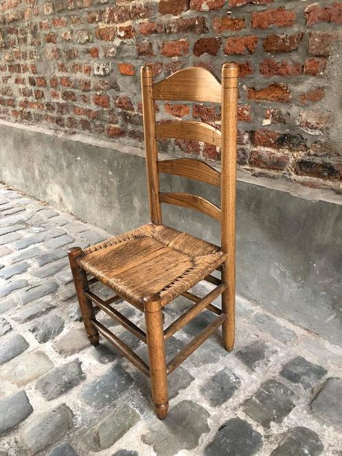 Chaise d'enfant ancienne avec assise en osier (19ème siècle), Antiquités & Art, Antiquités | Meubles | Chaises & Canapés, Enlèvement ou Envoi