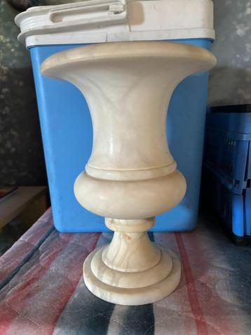 Italiaanse albasten urn beschikbaar voor biedingen