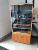 vitrinekast, Ophalen