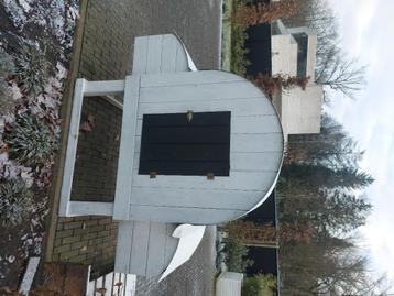 Mooi kippenhok beschikbaar voor biedingen