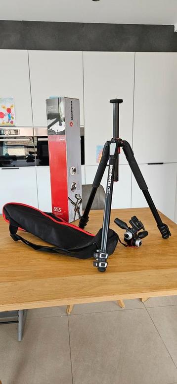Manfrotto 055 tripod + tas beschikbaar voor biedingen