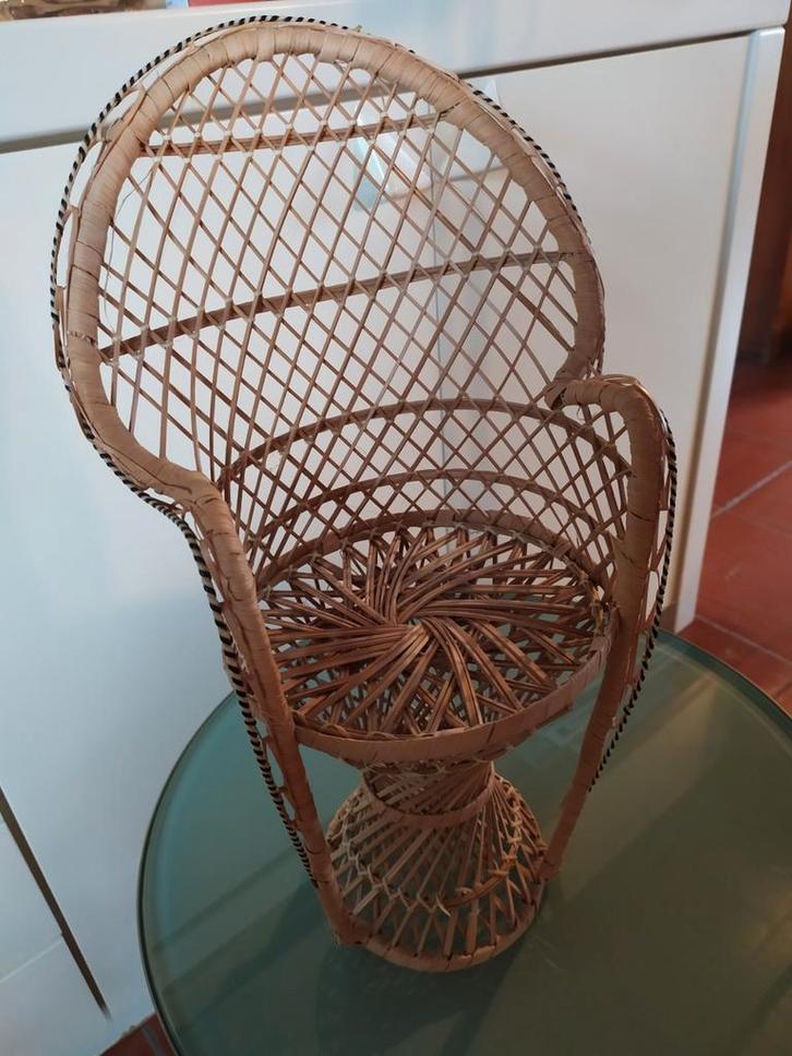 Chaise paon vintage en osier avec bordure noir/blanc pour le, Antiquités & Art, Antiquités | Jouets, Enlèvement ou Envoi