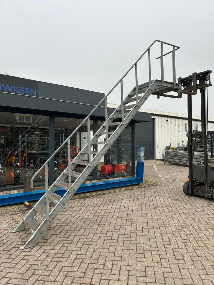 Stalen bordestrap/stalen trap verzinkt 3.10M VH 15 treeds, Doe-het-zelf en Bouw, Lieren en Takels, Gebruikt, Ophalen