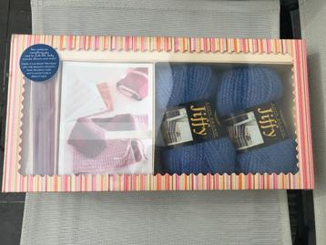 Lion Brand Leer hoe je een gehaakte babytrui maakt beschikbaar voor biedingen