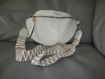 kleine nieuwe tas beschikbaar voor biedingen