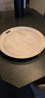 Houten dienblad, Enlèvement