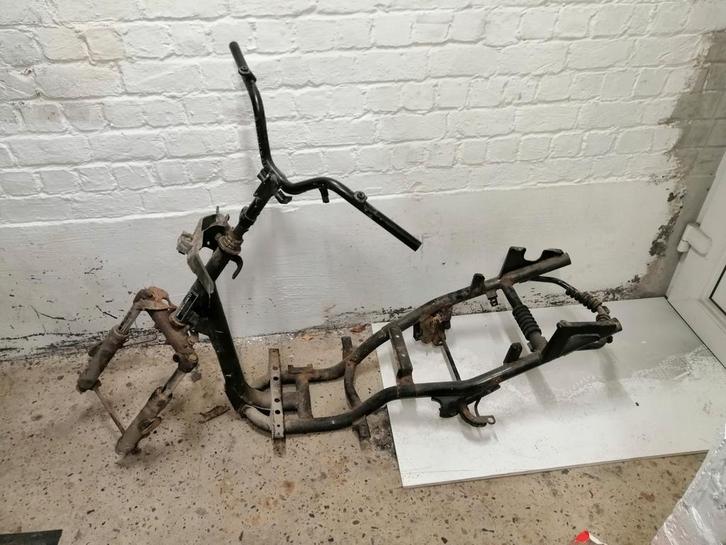 Cadre MBK Ovetto 2t classe A année 2004 avec papier, Fietsen en Brommers, Brommeronderdelen | Scooters, Frame, Ophalen