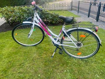 Meisjes fiets beschikbaar voor biedingen