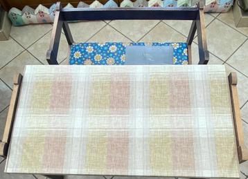 Kinderlessenaar met opbergzitbank in hout te koop. beschikbaar voor biedingen