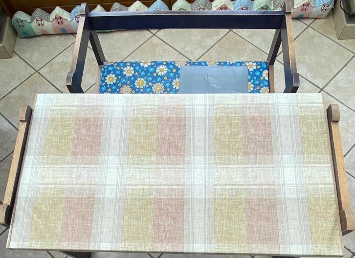 Kinderlessenaar met opbergzitbank in hout te koop., Kinderen en Baby's, Kinderkamer | Tafels en Stoelen, Gebruikt, Tafel(s) en Stoel(en)