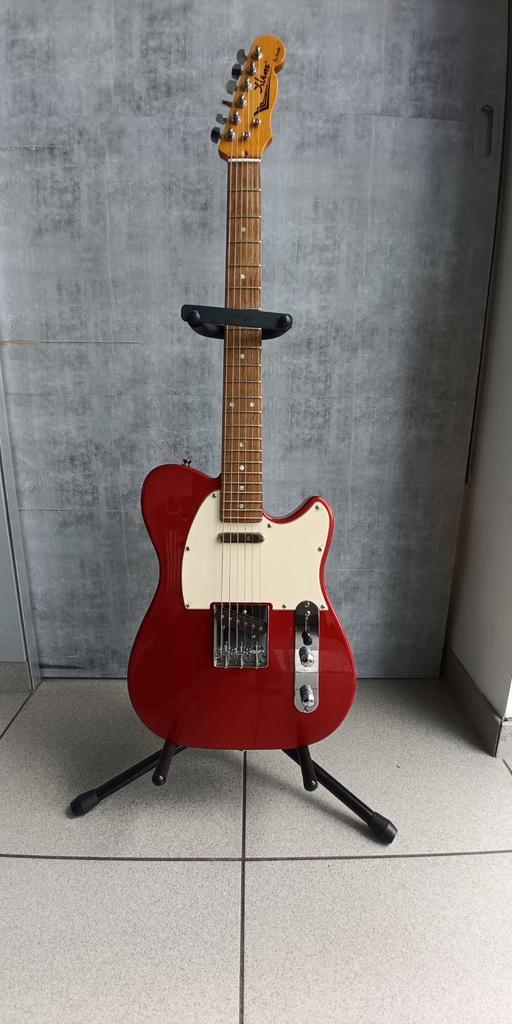 Electrische gitaar x- line by Farida en versterker 12 watt l, Muziek en Instrumenten, Snaarinstrumenten | Gitaren | Elektrisch