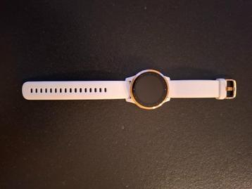 Montre GARMIN vivoactive 4S, Handtassen en Accessoires, Ophalen, Wit, Garmin, Zo goed als nieuw