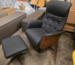 Fauteuil zwart leder en hocker, Ophalen, Zo goed als nieuw