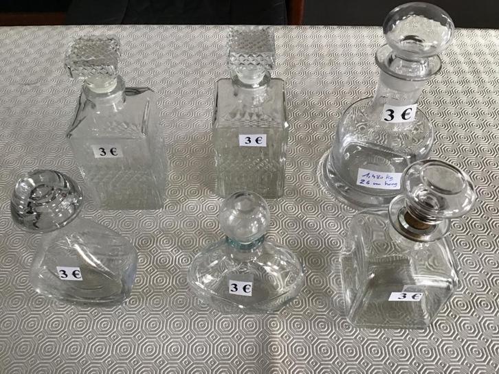 12 glazen vazen of karaffen aan slechts 3 euro per stuk, Huis en Inrichting, Woonaccessoires | Vazen, Zo goed als nieuw, Glas