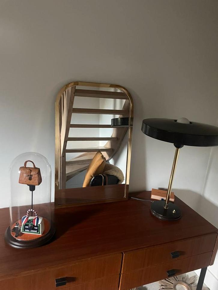 Antieke afgeronde spiegel met messing, Antiquités & Art, Antiquités | Miroirs, Enlèvement