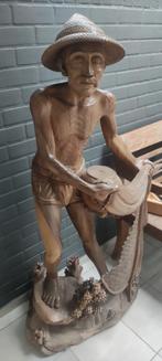 Kunstwerk ; levensecht gebeeldhouwde visser, tropisch hout, Ophalen