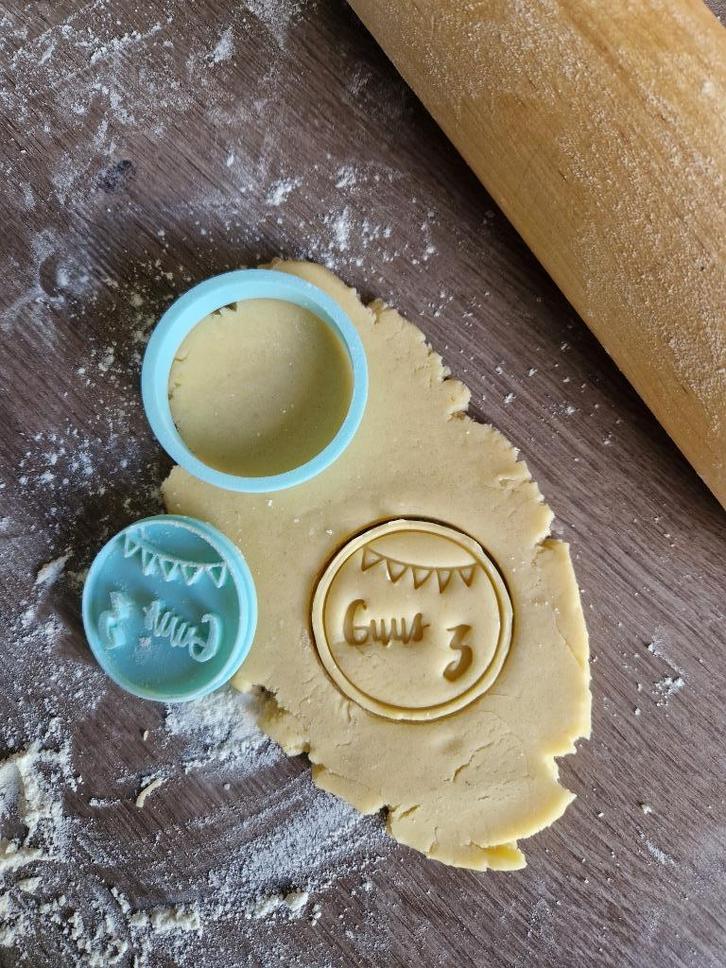Gepersonaliseerde uitsteekvorm / cookie cutter met naam, Hobby en Vrije tijd, Taarten en Cupcakes maken, Nieuw, Versiering, Taarten of Cupcakes