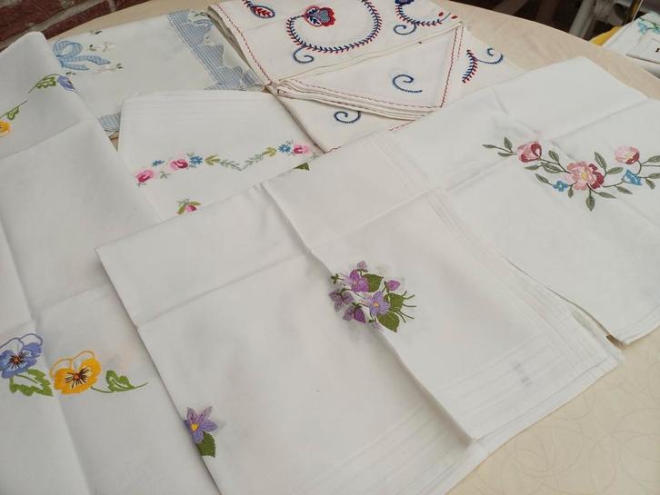 Collectie tafelkleden + thenappen verschillende maten, Huis en Inrichting, Tafelkleden, Zo goed als nieuw, Rechthoek, Binnen, Ophalen of Verzenden