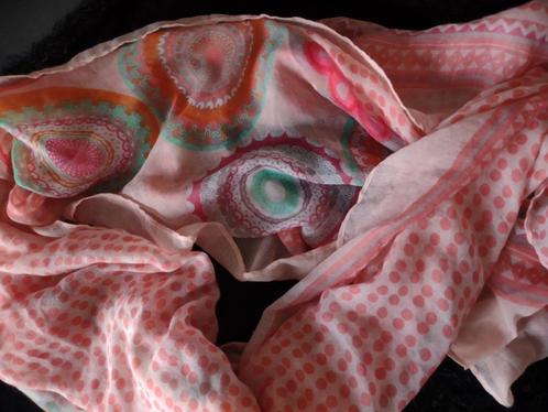 x Nieuwe sjaal met vele zachte mooie tinten, Kleding | Dames, Mutsen, Sjaals en Handschoenen, Nieuw, Sjaal, Ophalen of Verzenden